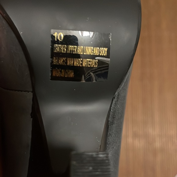 Restricted Leather heels with bows - Picture 9 of 9